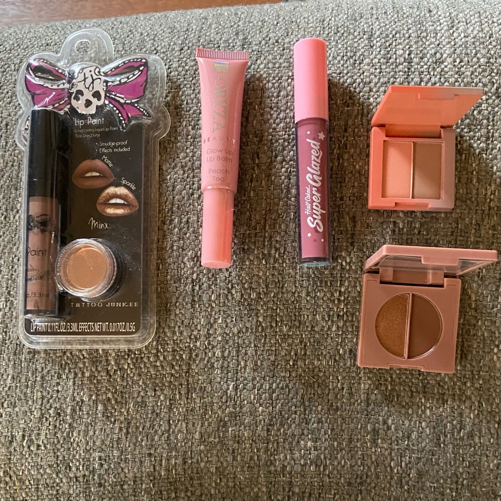 NIB Bundle of Lip Balms,Glosses & Eye Shadows!